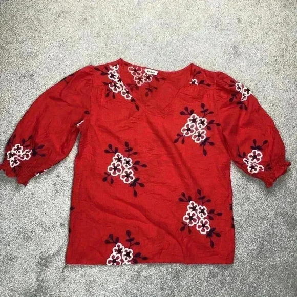 Anthropologie Kindred Top Red Color Floral Embroidery Short Sleeves Sz M - Picture 1 of 7